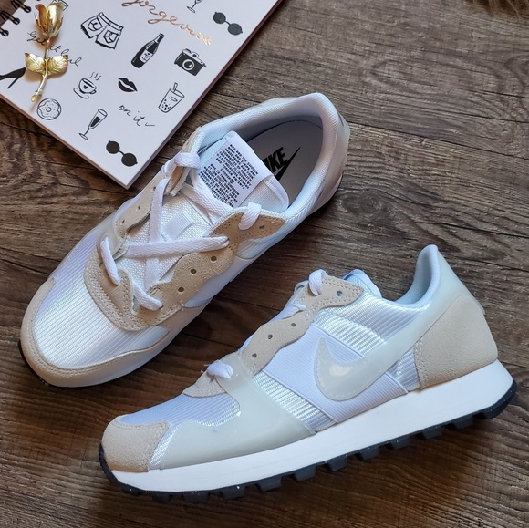 NEW Nike V. Love O.X. - Picture 3 of 8